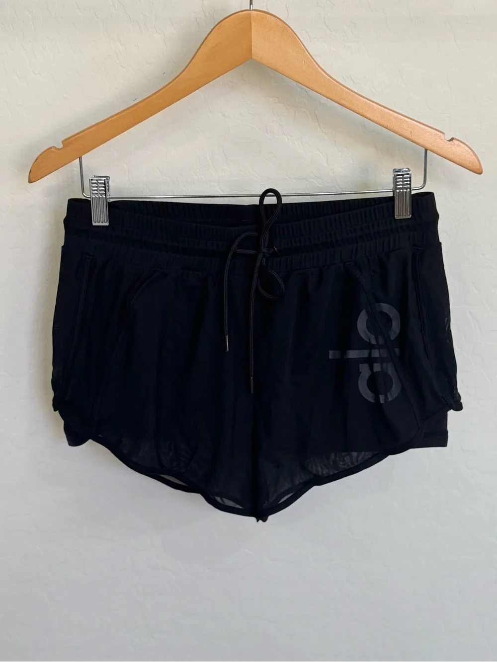 Alo Yoga Ambience Layered Mesh Performance Shorts Black Medium